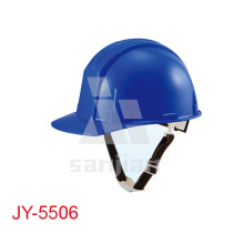 Casco de seguridad de trabajo en el lugar de trabajo